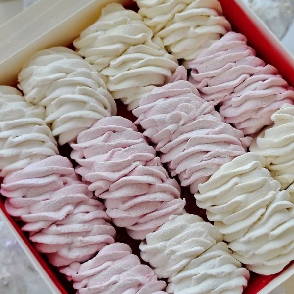 Нежный зефир ручной работы. Ассорти: розовый и белый.