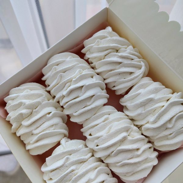 Доброго дня, на вихідні приймаю замовлення на натуральний зефір, макаронс та тор