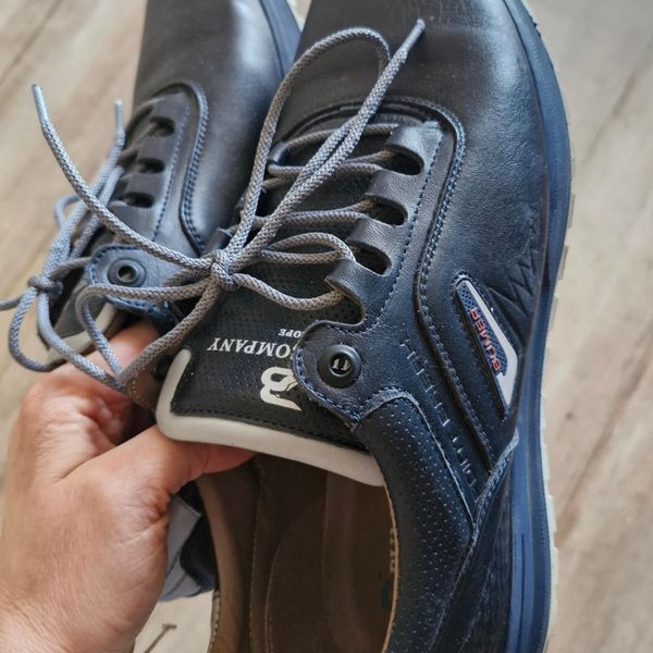 Віддам шкіряні кросівки 41 розміру, темно-синього кольору, не підійшли по розмір