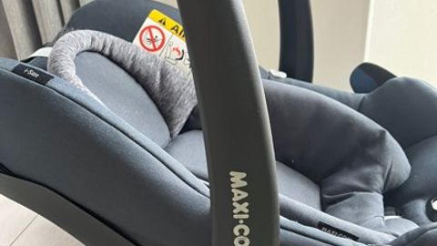 Продам автокрісло для дітей від народження до 1 року.