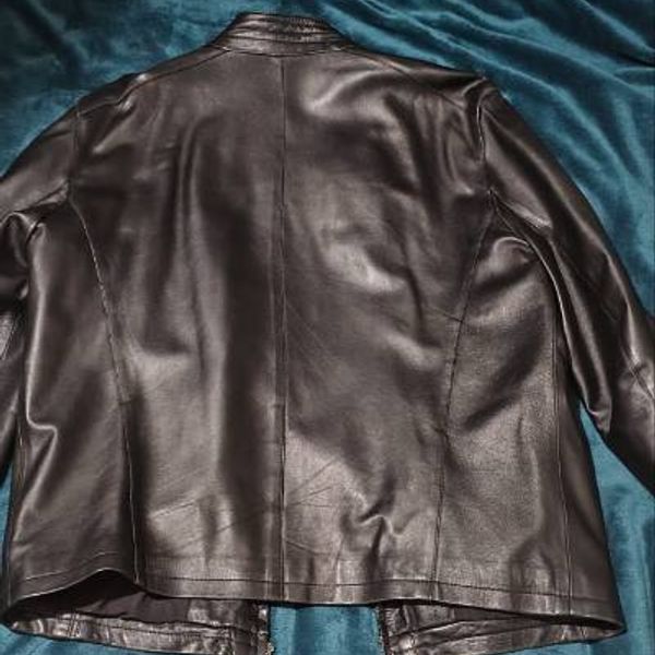 кожаная курточка унисекс состояние отличное размер 52 54